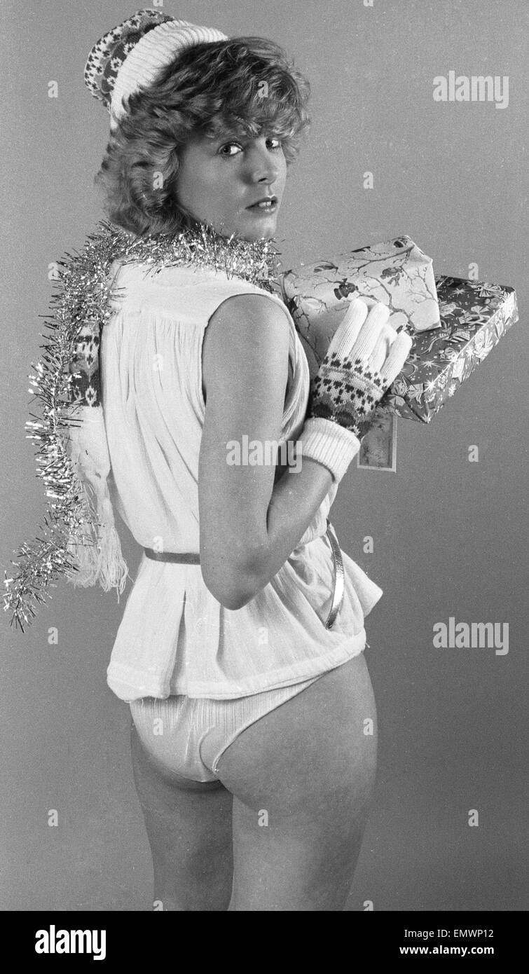 Modello visto qui in uomini studios in posa per i regali di Natale dispongono di dicembre 1982 Foto Stock