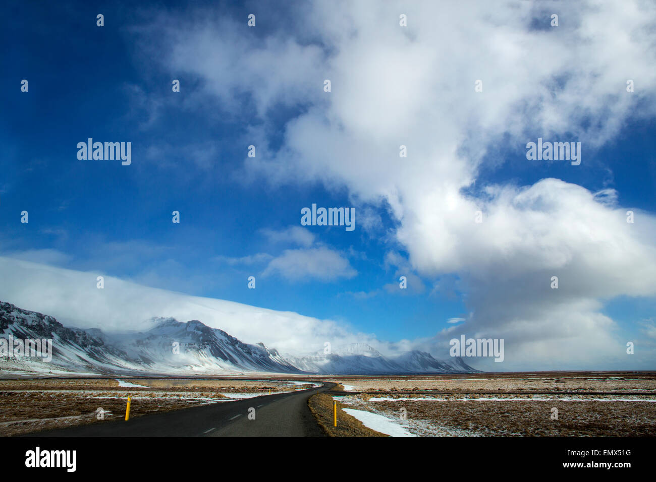 Impressionante paesaggio invernale presso la circonvallazione in Islanda Foto Stock