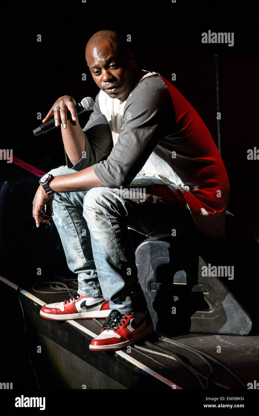 Miami Beach, FL, Stati Uniti d'America. Xii Apr, 2015. Dave Chappelle compie durante il 2015 South Beach Comedy Festival presso il Fillmore Miami Beach a Jackie Gleason Theater © Jason Koerner/ZUMA filo/ZUMAPRESS.com/Alamy Live News Foto Stock