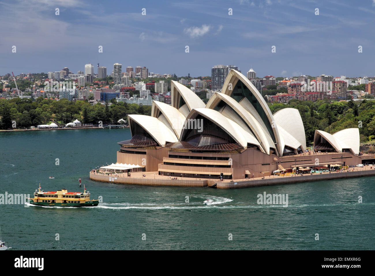 La Sydney Opera House e sul porto di Sydney, Australia, visto dal Ponte del Porto di Sydney. Foto Stock