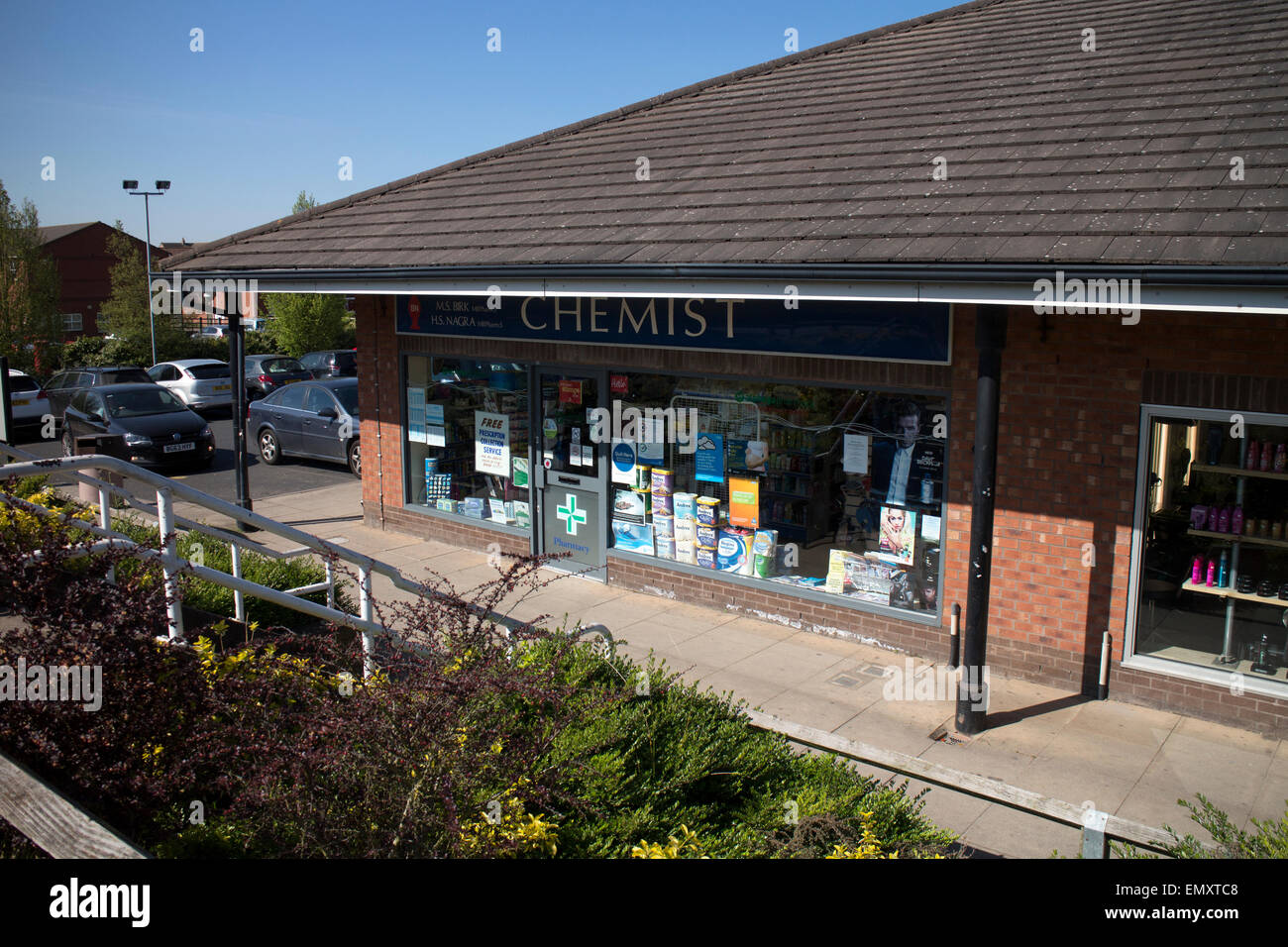 Farmacia a Warwick alloggiamento porte station wagon, Warwick, Warwickshire, Inghilterra, Regno Unito Foto Stock