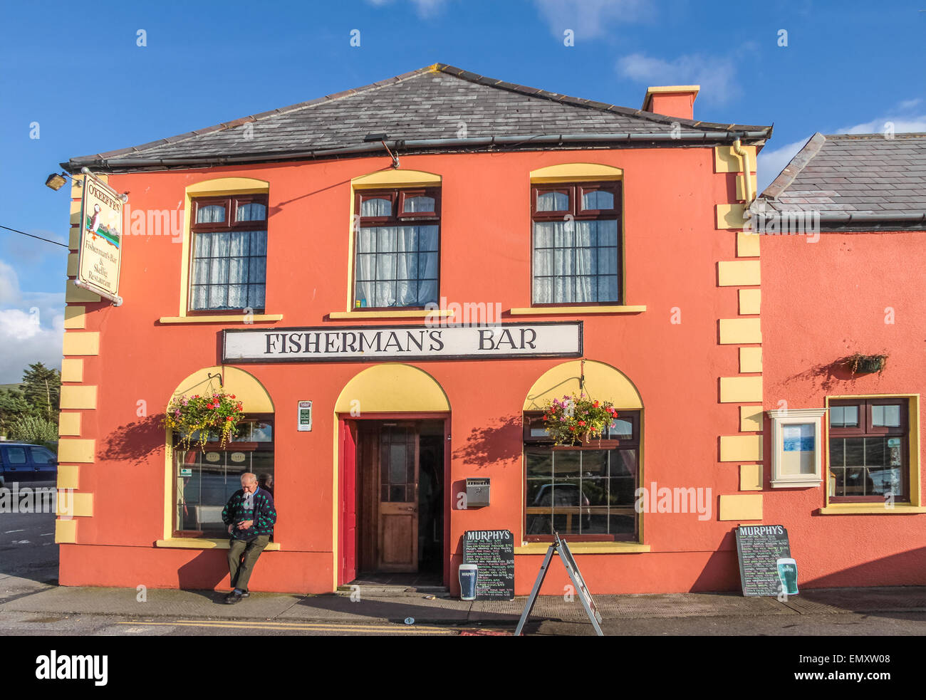 Pub colorati in Portmagee, nella contea di Kerry, Irlanda Foto Stock