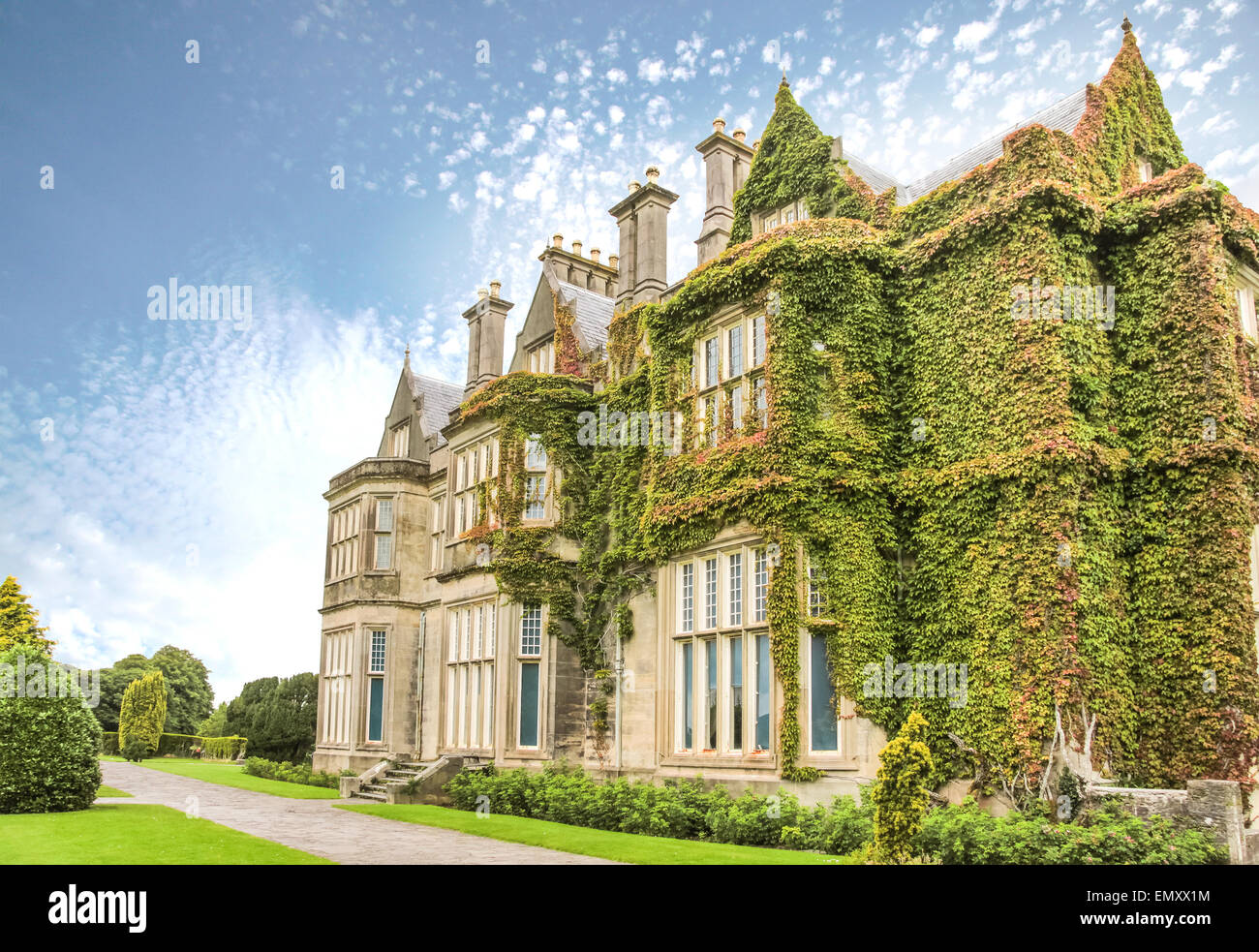 Muckross House a sud di Killarney, nel Parco Nazionale di Killarney, nella contea di Kerry, Irlanda Foto Stock