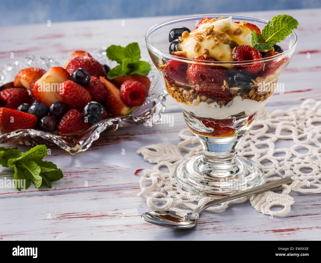 Di frutti di bosco misti parfait Foto Stock