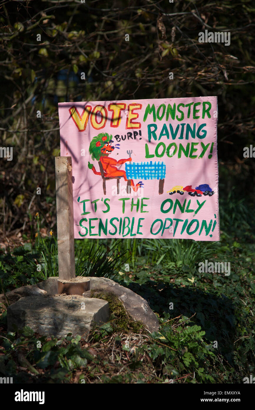 Edale, Derbyshire, Regno Unito. 23 apr, 2015. Elezioni generali Monster Raving Looney Party credito supporto: Anthony Collins/Alamy Live News Foto Stock