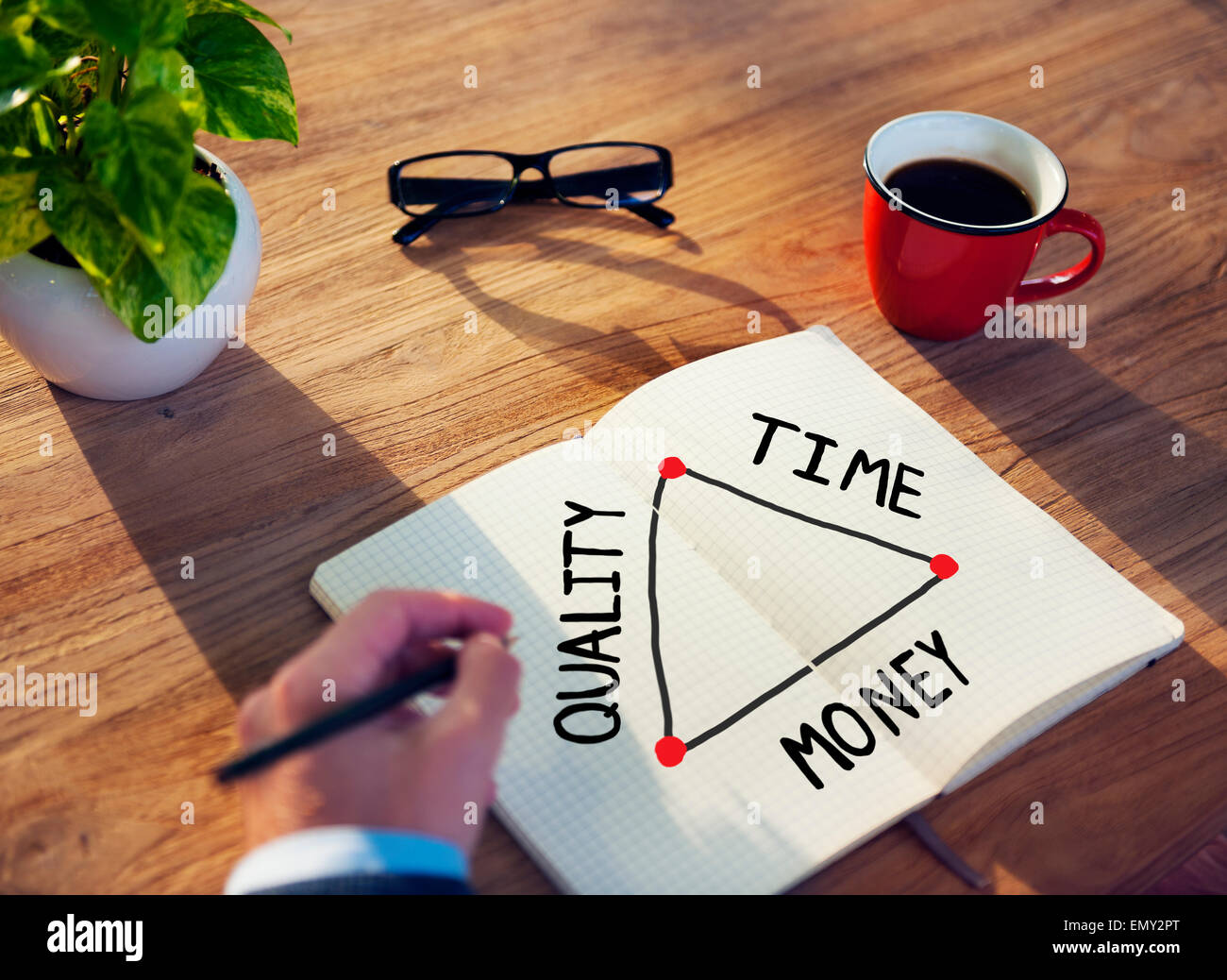 Tempo di qualità della pianificazione di denaro analizzando il concetto di Business Foto Stock