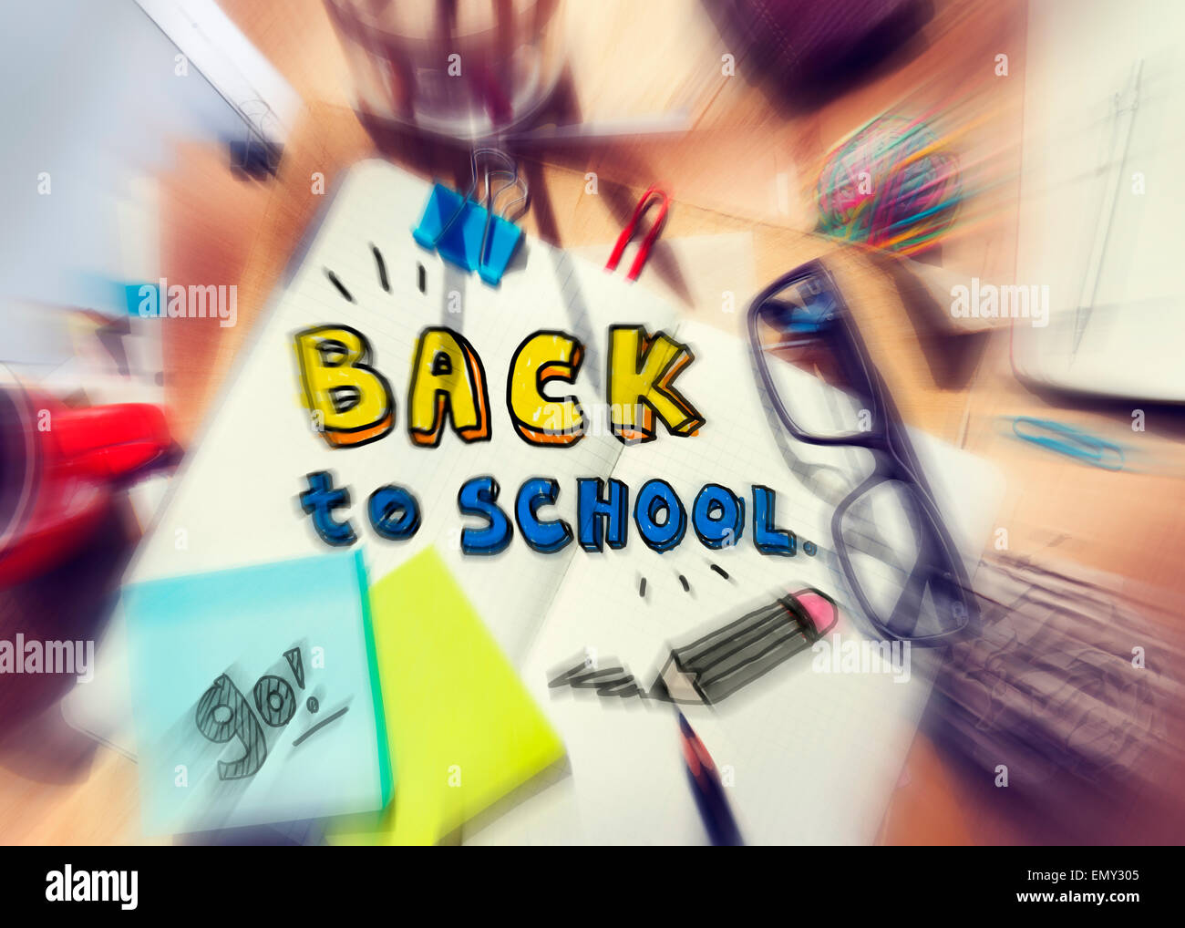 Confusa Scrivania con Torna al concetto di scuola Foto Stock