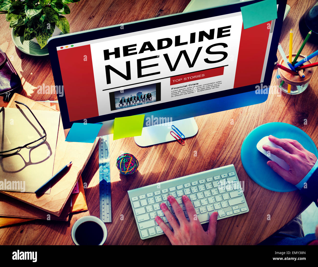 Online Headline News Internet lavorando concetto di ufficio Foto Stock