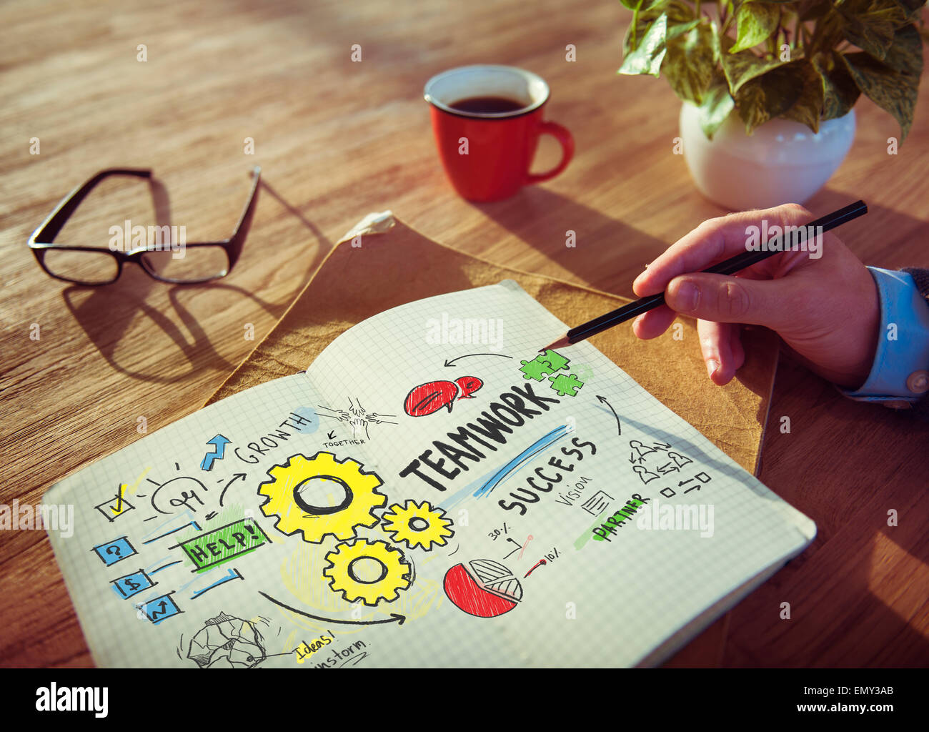 Il lavoro di squadra Squadra insieme collaborazione Uomo al lavoro concetto di ufficio Foto Stock