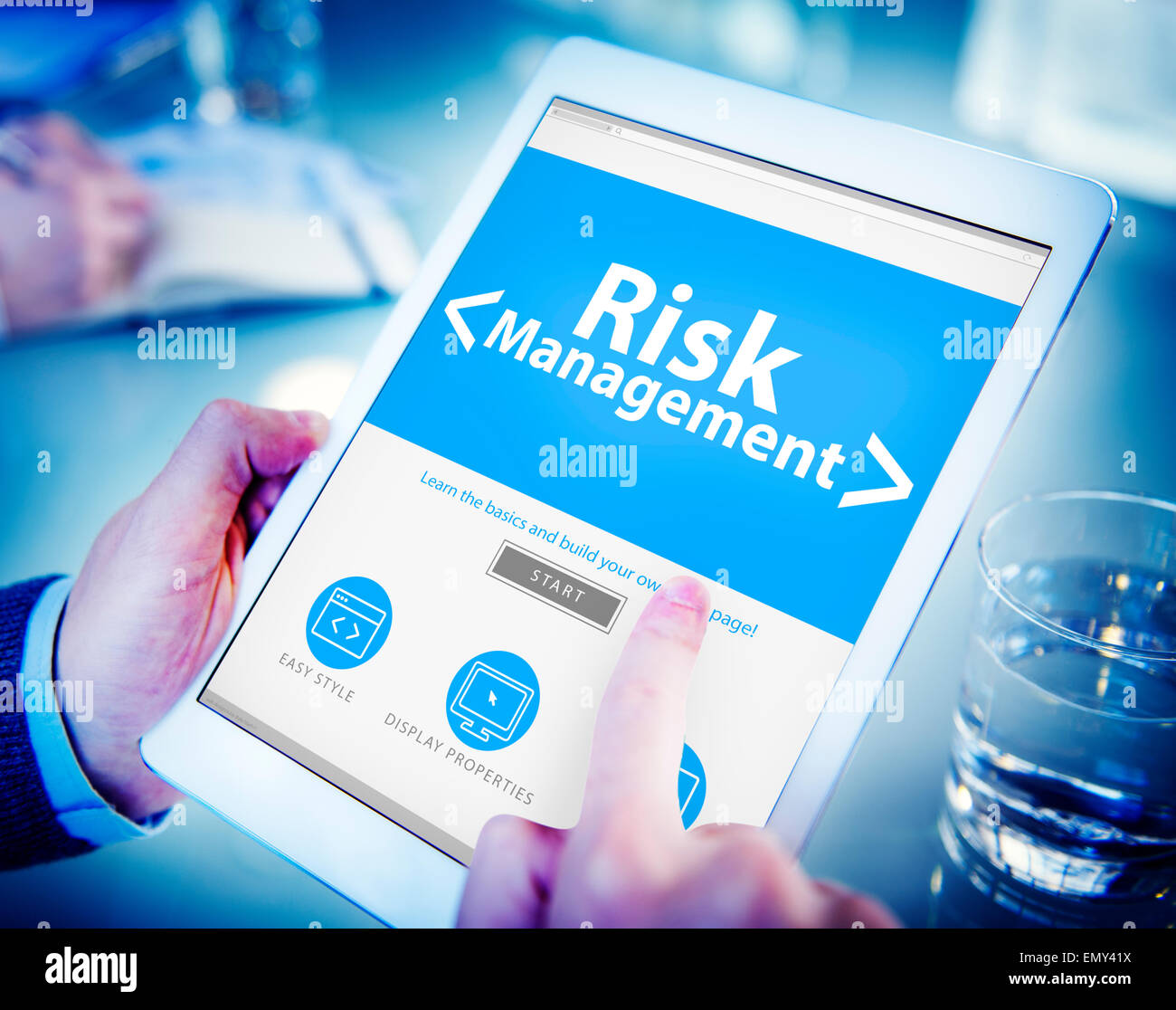 Digital Online Risk Management Office concetto di lavoro Foto Stock