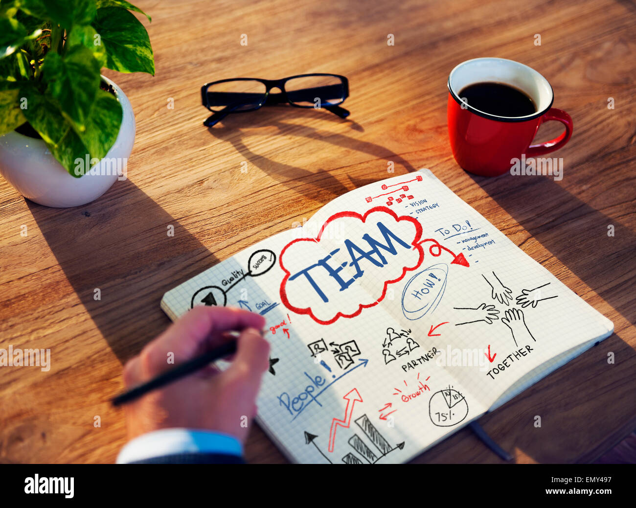 Imprenditore delineando circa il concetto del Team Foto Stock