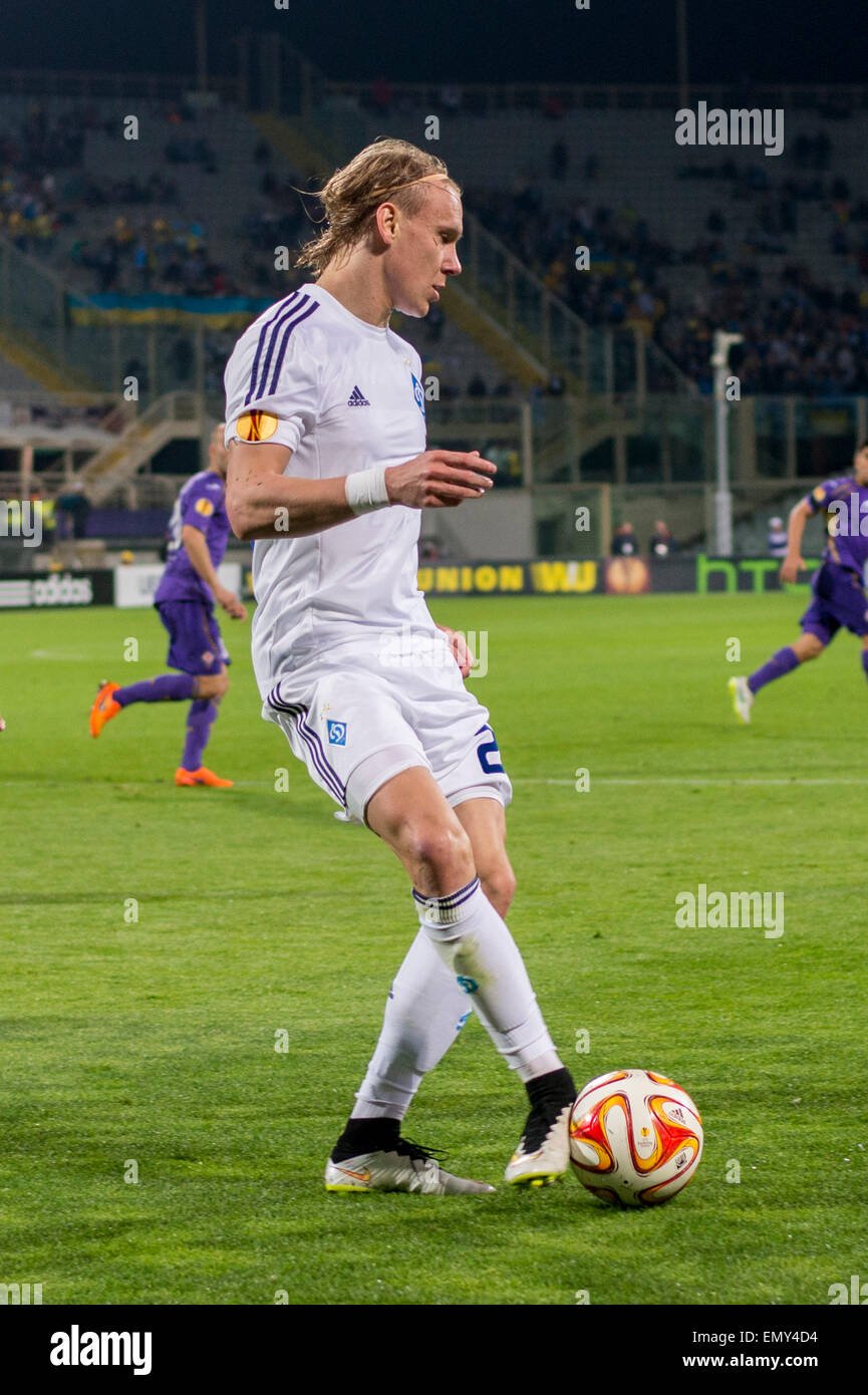 Firenze, Italia. 23 apr, 2015. Domagoj Vida (Dynamo Kyiv) Calcio/Calcetto : UEFA Europa League quarti di finale 2 gamba match tra ACF Fiorentina 2-0 Dynamo Kyiv allo Stadio Artemio Franchi di Firenze . Credito: Maurizio Borsari/AFLO/Alamy Live News Foto Stock