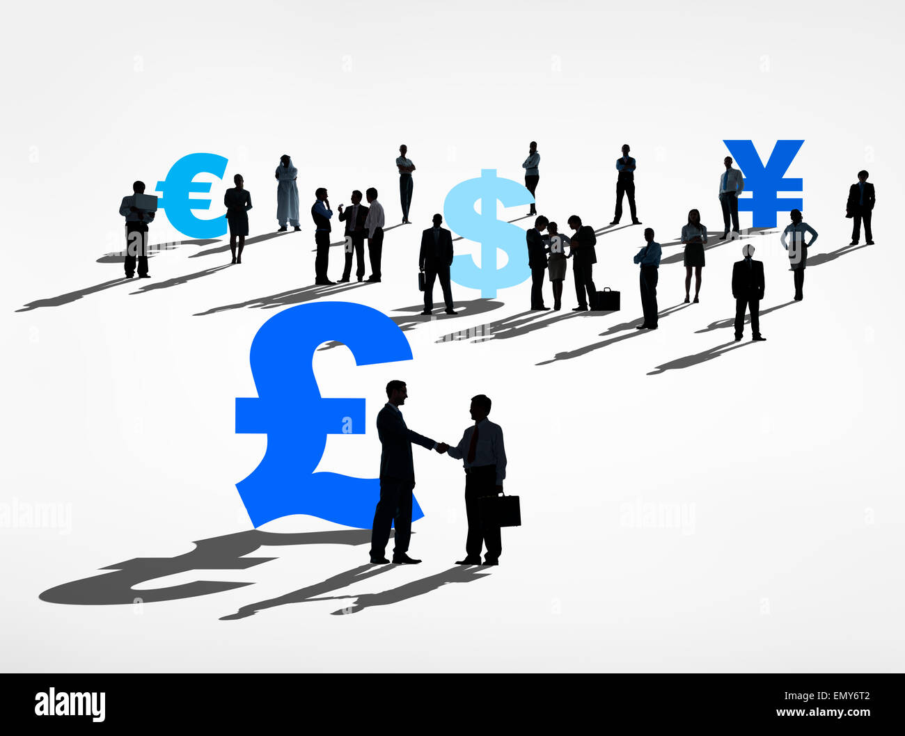 Sagome di gente di affari con American, europei e britannici di simboli di valuta Foto Stock