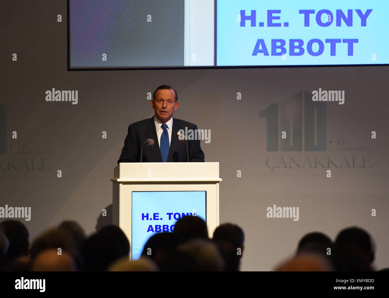 Istanbul, Turchia. 23 apr, 2015. Il Primo Ministro australiano Tony Abbott risolve il vertice di pace e cerimonie di commemorazione del centenario di Canakkale la terra e il mare le battaglie in Istanbul, Turchia, il 23 aprile 2015. Credito: Egli Canling/Xinhua/Alamy Live News Foto Stock