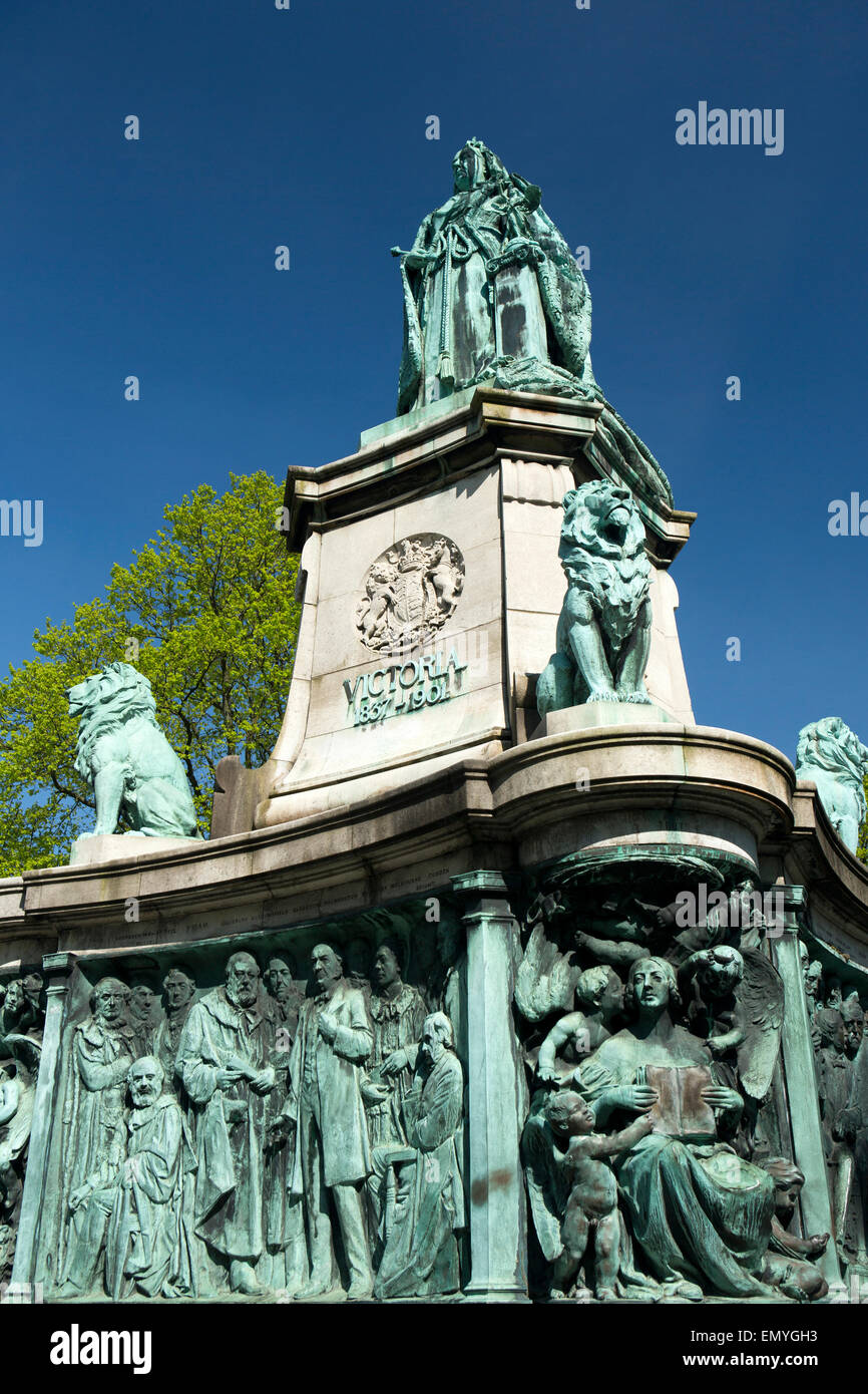 Regno Unito, Inghilterra, Lancashire, Lancaster, Dalton Square, Monumento Victoria, da Herbert Hampton Foto Stock