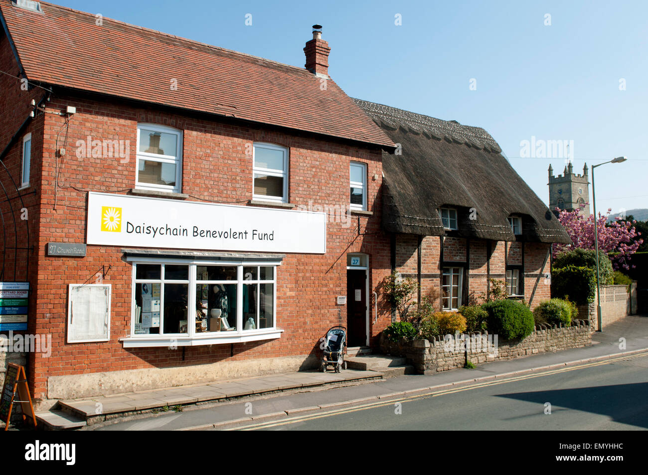 La Church Road, Vescovo del villaggio di Cleeve, Gloucestershire, England, Regno Unito Foto Stock