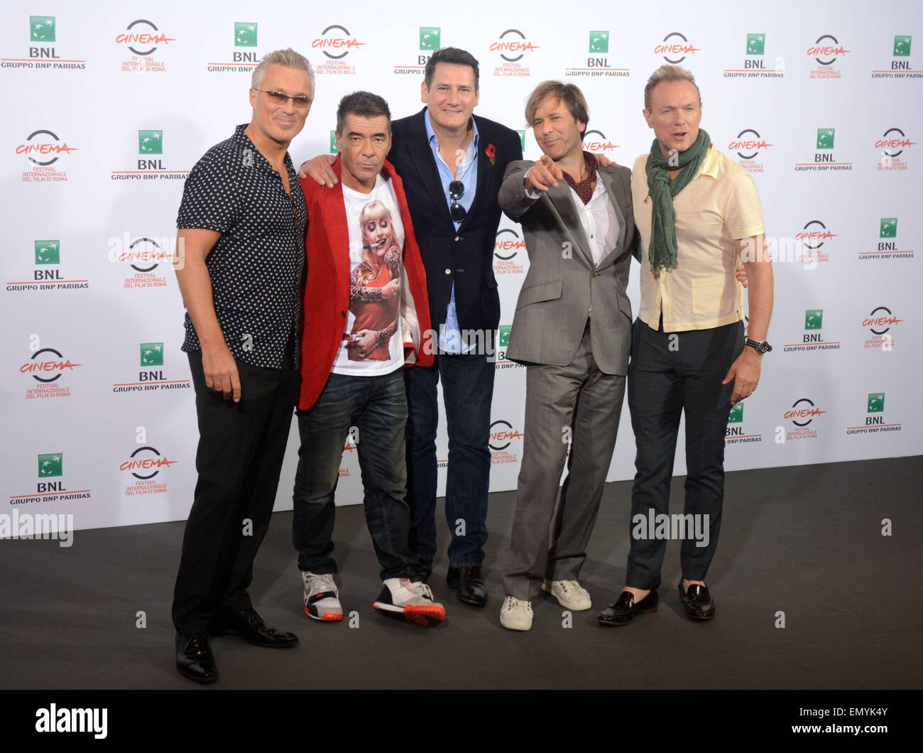 Spandau Ballet durante un photocall per il documentario 'Soul ragazzi di tutto il Mondo Occidentale' a Roma con: Spandau Ballet,Tony Hadley,Martin Kemp,Gary Kemp,Steve Norman,John Keeble dove: Roma, Italia Quando: 20 Ott 2014 Foto Stock