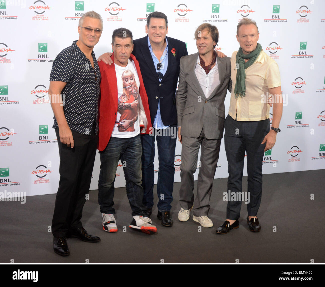 Spandau Ballet durante un photocall per il documentario 'Soul ragazzi di tutto il Mondo Occidentale' a Roma con: Spandau Ballet,Tony Hadley,Martin Kemp,Gary Kemp,Steve Norman,John Keeble dove: Roma, Italia Quando: 20 Ott 2014 Foto Stock