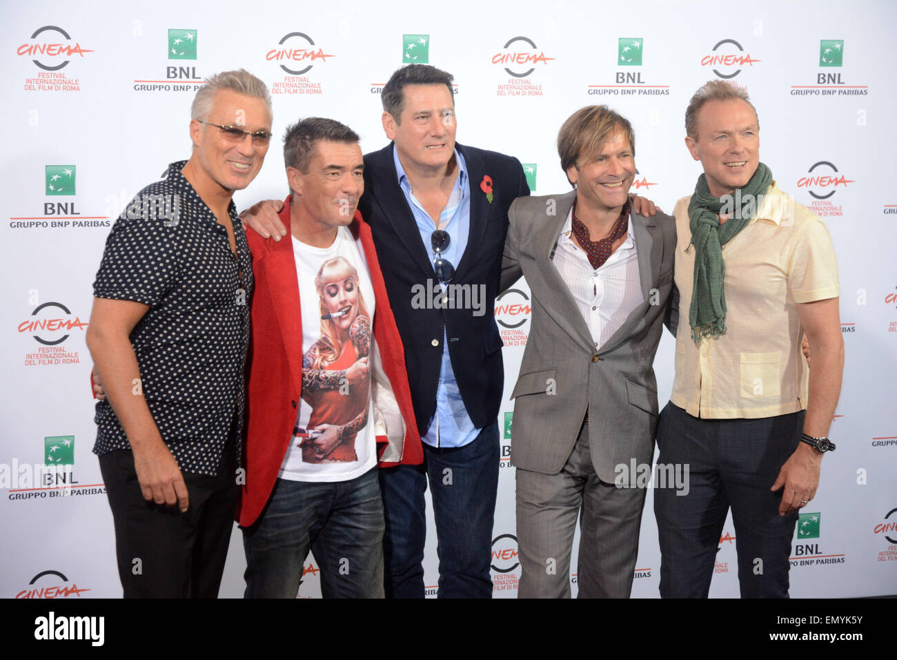 Spandau Ballet durante un photocall per il documentario 'Soul ragazzi di tutto il Mondo Occidentale' a Roma con: Spandau Ballet,Tony Hadley,Martin Kemp,Gary Kemp,Steve Norman,John Keeble dove: Roma, Italia Quando: 20 Ott 2014 Foto Stock
