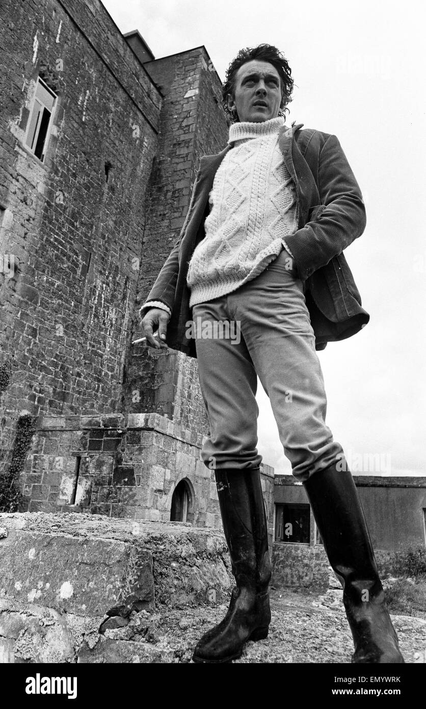 Attore britannico David Hemmings, raffigurato a Oranmore Castello, che si trova a circa 10km da Galway City, 21 giugno 1968. David Hemmings è in Irlanda per film Alfredo il Grande, la cui uscita è prevista per il prossimo anno. Foto Stock