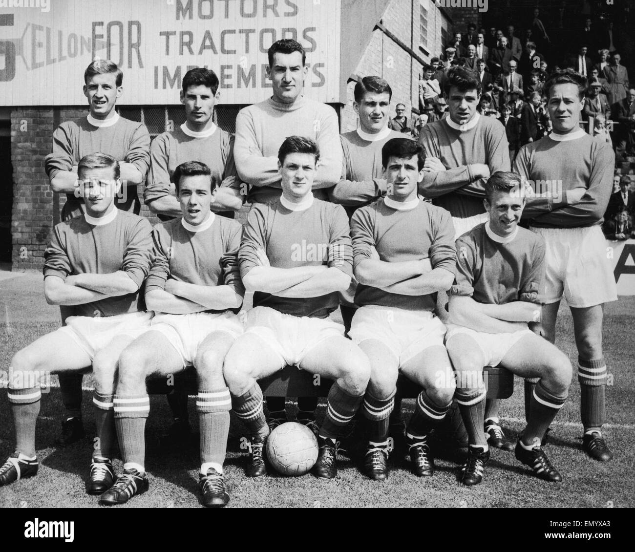 FC Abderdeen posare per un pre stagione fotografia di gruppo 1964 -1965. Essi sono fila posteriore sinistra a destra: Dave Bennet, Ally Shewan, Tubby Ogston, Charley Cooke, David Smith e Andy Kerr. Bancata anteriore: Don Kerrigan, Tommy Morrison, Doug Coutts, Ernie Winchester e Foto Stock