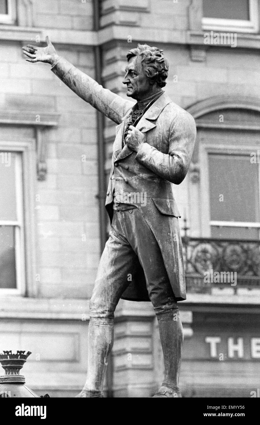 Statua di Henry Grattan, membro della Irish House of Commons, situato a Dublino Repubblica di Irlanda, raffigurato il 2 novembre 1969. Foto Stock