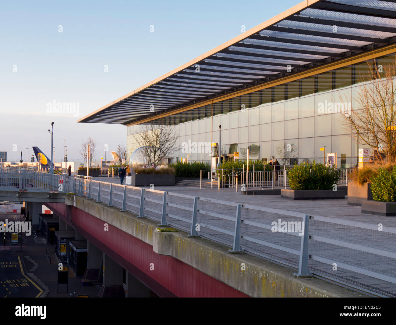 Regno Unito, Inghilterra, Aeroporto di heathrow terminal 4 esterno Foto Stock