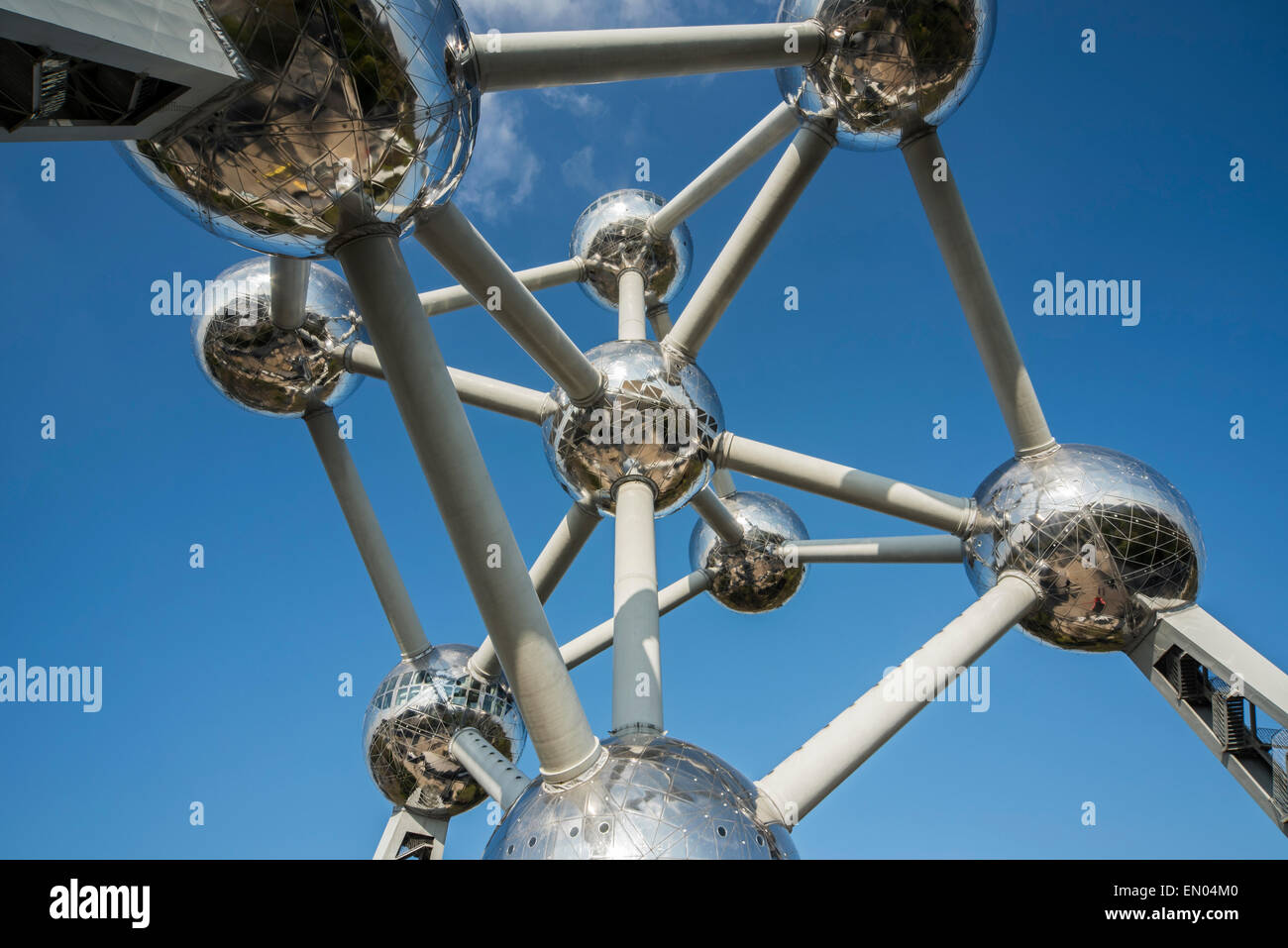 L'Atomium, un punto di riferimento nella città capitale Bruxelles originariamente costruito per Expo 58, 1958 Bruxelles Fiera Mondiale in Belgio Foto Stock