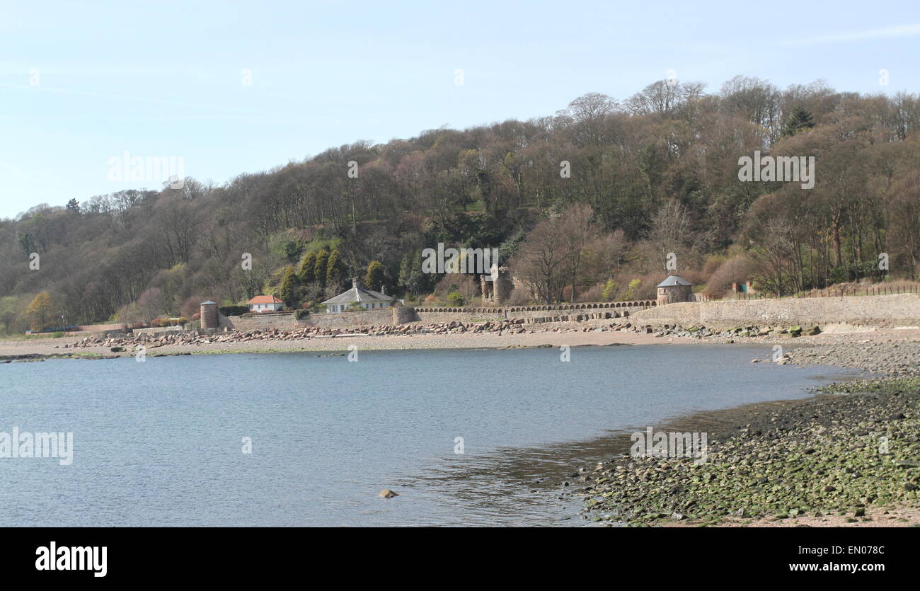 Giardini della cappella casa in Fife sentiero costiero scozia aprile 2015 Foto Stock