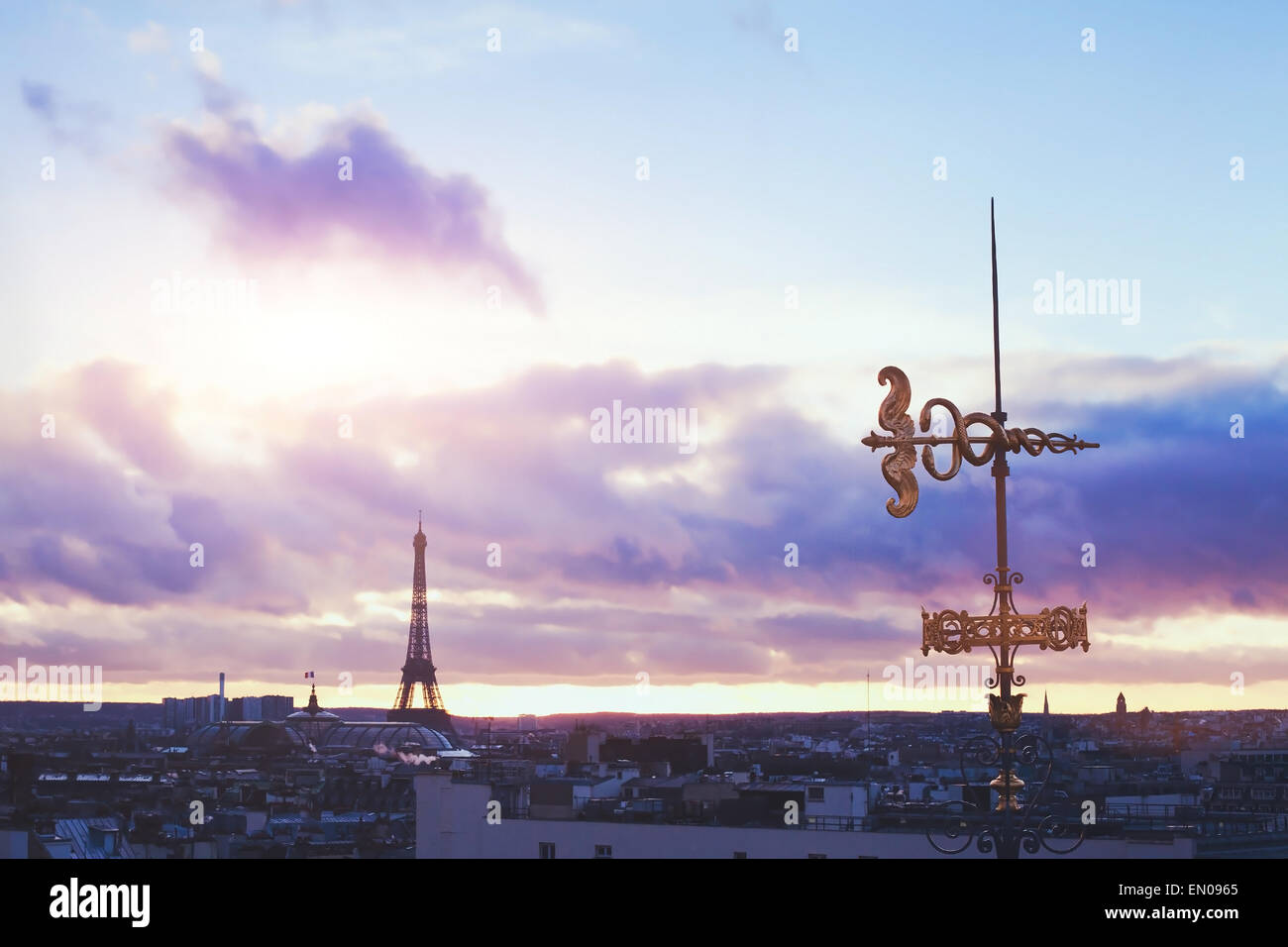 Bel tramonto su Parigi Foto Stock