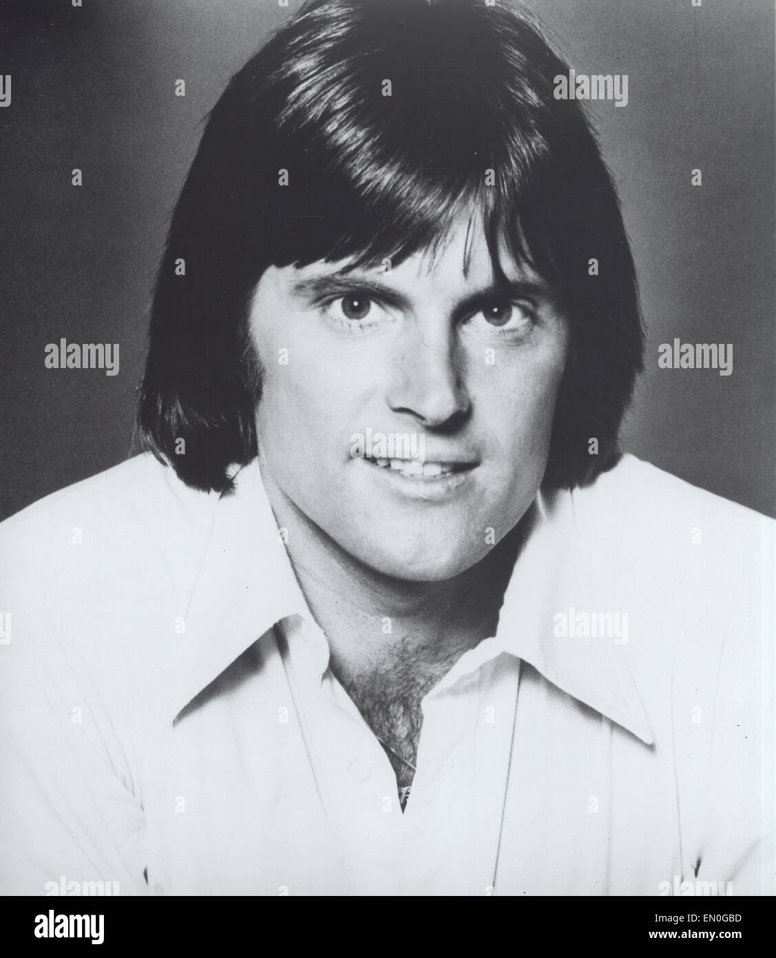 File. 24 apr, 2015. BRUCE JENNER, ex via degli Stati Uniti e il campo sportivo e corrente di personalità di televisione e di un uomo che ha dedicato tutta la sua vita di adulto nel pubblico spotlight, segretamente ha dedicato tutta la sua vita come una donna. Ora il segreto è fuori."Sì, a tutti gli effetti, io sono una donna", Jenner detto sul ABC il venerdì sera. Jenner ha detto di 'soul di una femmina." Egli ha detto D. Sawyer 'my del cervello è molto di più le donne che è maschio' anche se ha tutti i 'male parti.' quando egli chiude gli occhi e sogni, egli è una donna. Nella foto: Bruce Jenner. (Credito Immagine: © fornito dal mondo foto Foto Stock