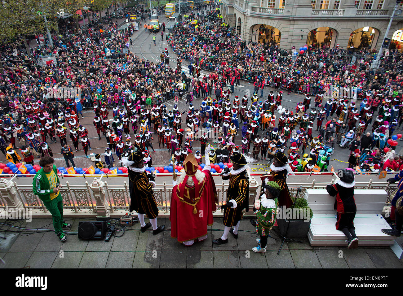 Saint Nicholas olandese festa nazionale viene criticato per il razzismo per la sua 'black pete' Foto Stock