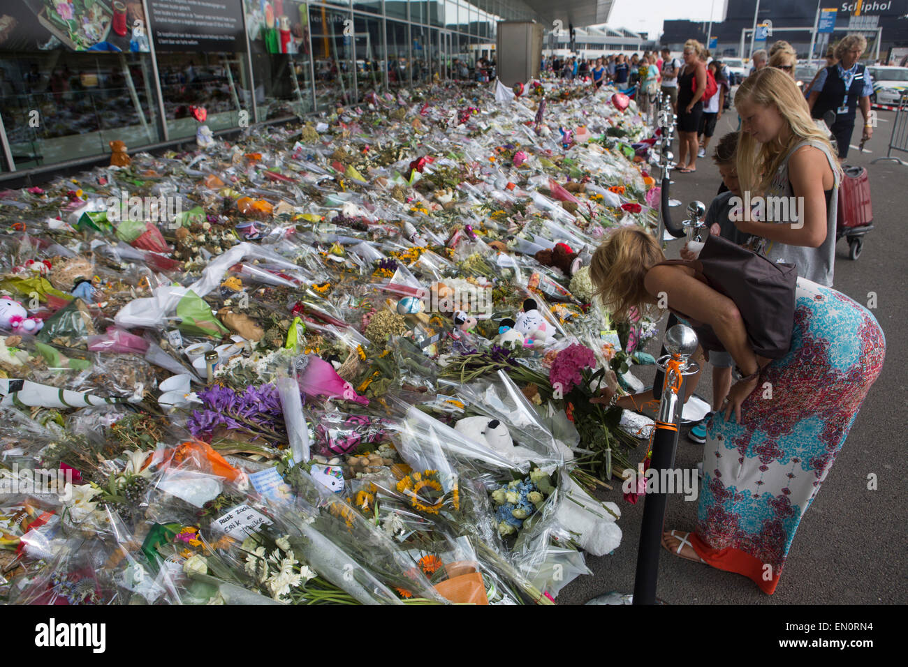 Memoriale di MH 17 crash all'aeroporto di Schiphol (17 luglio 2014) Foto Stock