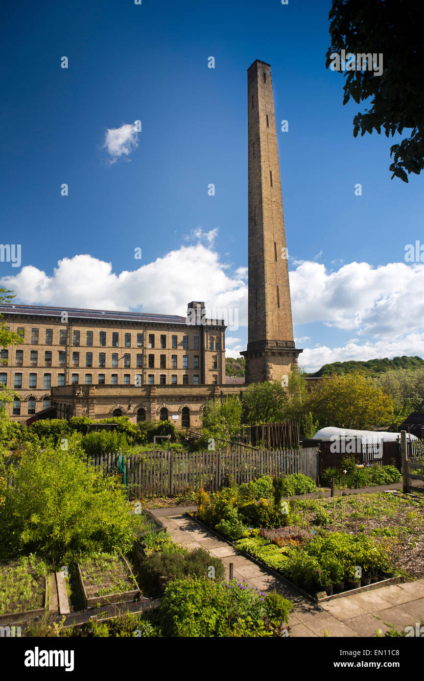 Regno Unito, Inghilterra, Yorkshire, Bradford, Saltaire, sale mulino del camino e riparto gardens Foto Stock