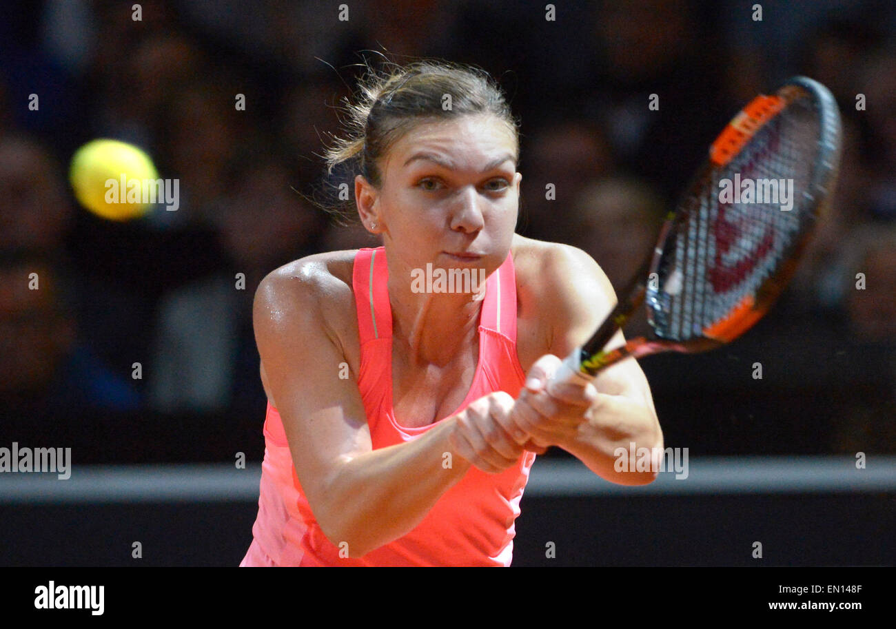 Stuttgart Germania Xxv Aprile 2015 Simona Halep Della Romania In Azione Contro Caroline Wozniacki Della Danimarca In Semifinale Del Wta Torneo Di Tennis A Stoccarda Germania 25 Aprile 2015 Foto Marijan Murat Dpa Alamy