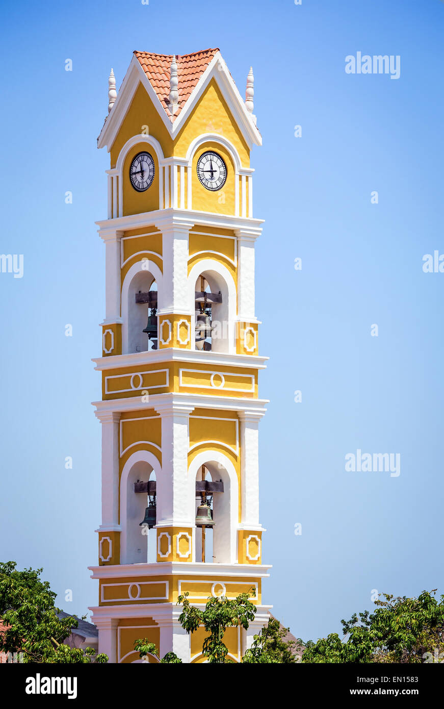 Spagnolo vecchia torre campanaria vicino a Playa del Carmen, Messico Foto Stock