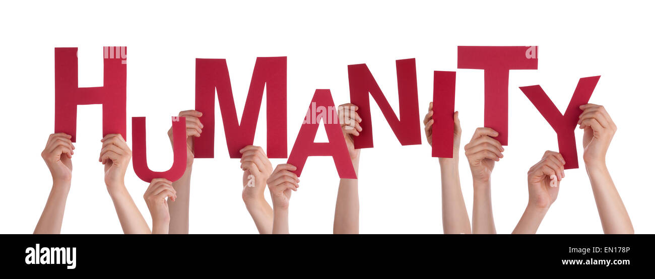 Molte persone caucasiche e mani tenendo in rosso le lettere o i caratteri edificio isolato la parola inglese l'umanità su bianco Backgroun Foto Stock