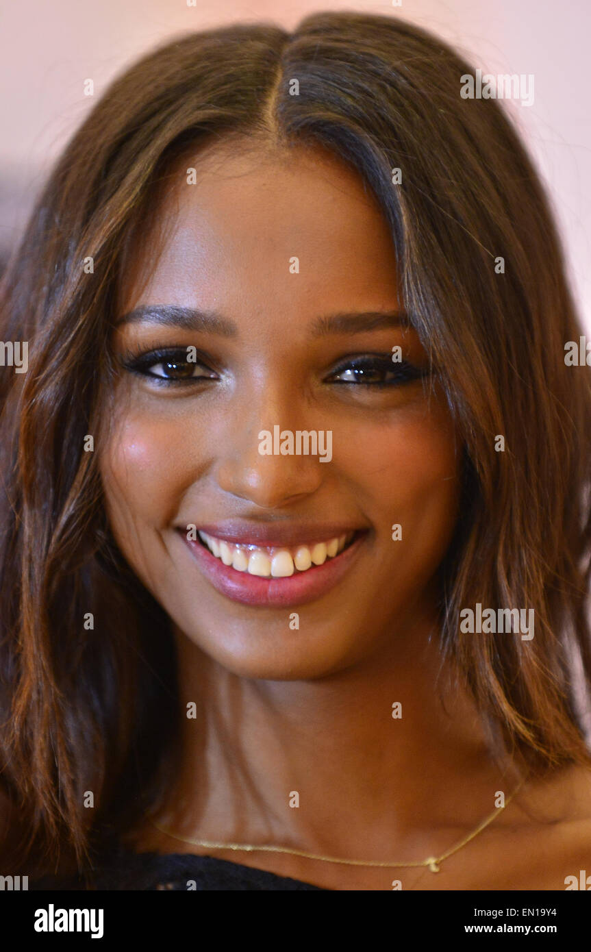 Victoria's Secret Angel Jasmine Tookes lancia il nuovo "candalous' fragranza e bra raccolta presso il Victoria's Secret Lincoln Road store con: gelsomino Tookes dove: Miami Beach, Florida, Stati Uniti quando: 21 Ott 2014 Foto Stock