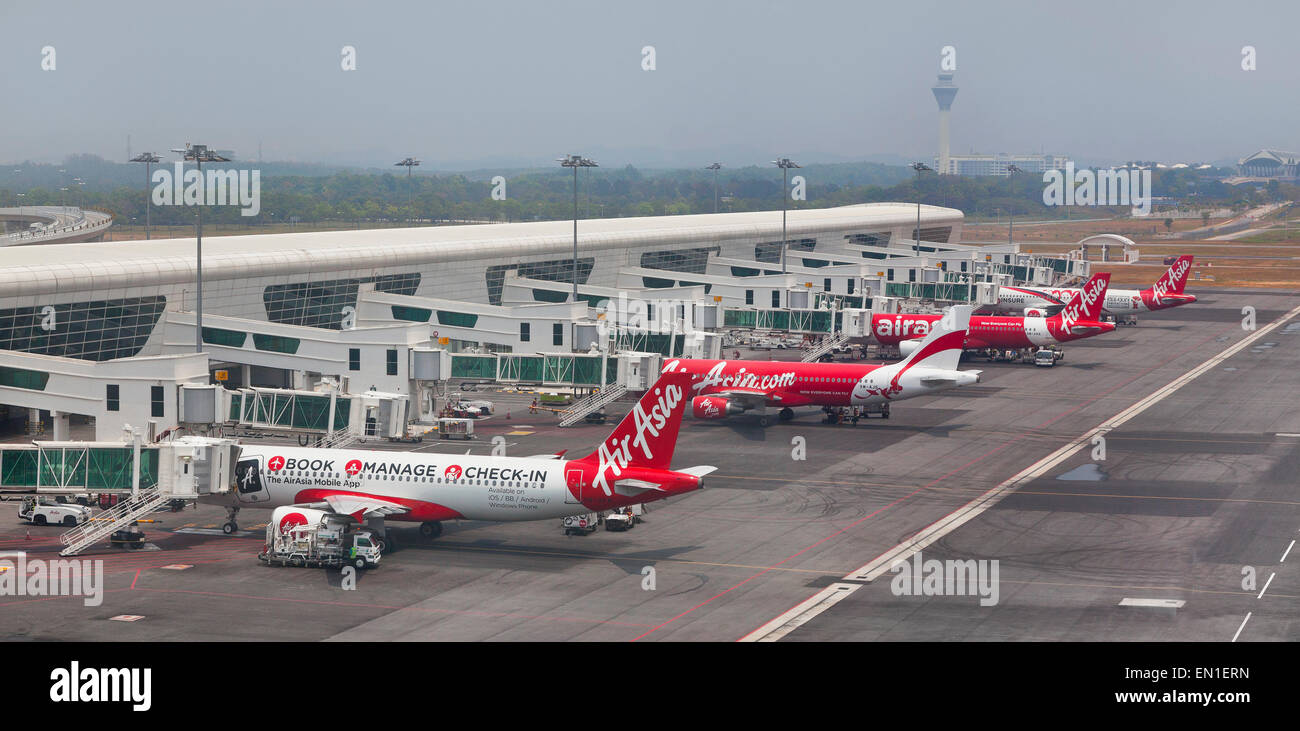 Air Asia passeggeri aerei jet, Chiang Mair aeroporto internazionale di Chiang Mai, Thailandia. Foto Stock