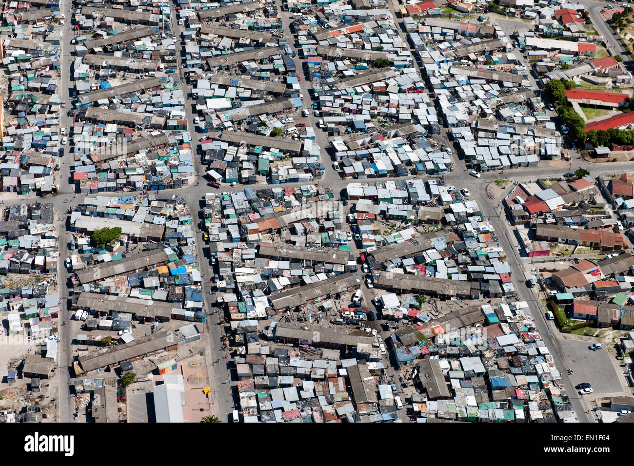Vista aerea di alloggiamento e la township sobborgo di Langa in capo Appartamenti zona di Cape Town, Sud Africa. Foto Stock