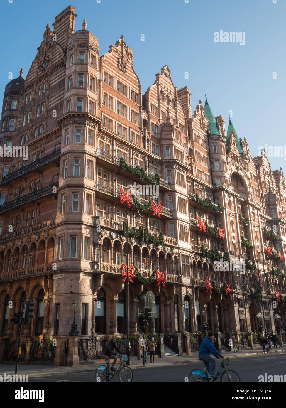 Facciata dell'edificio dell'Hotel Russell, Londra Foto Stock