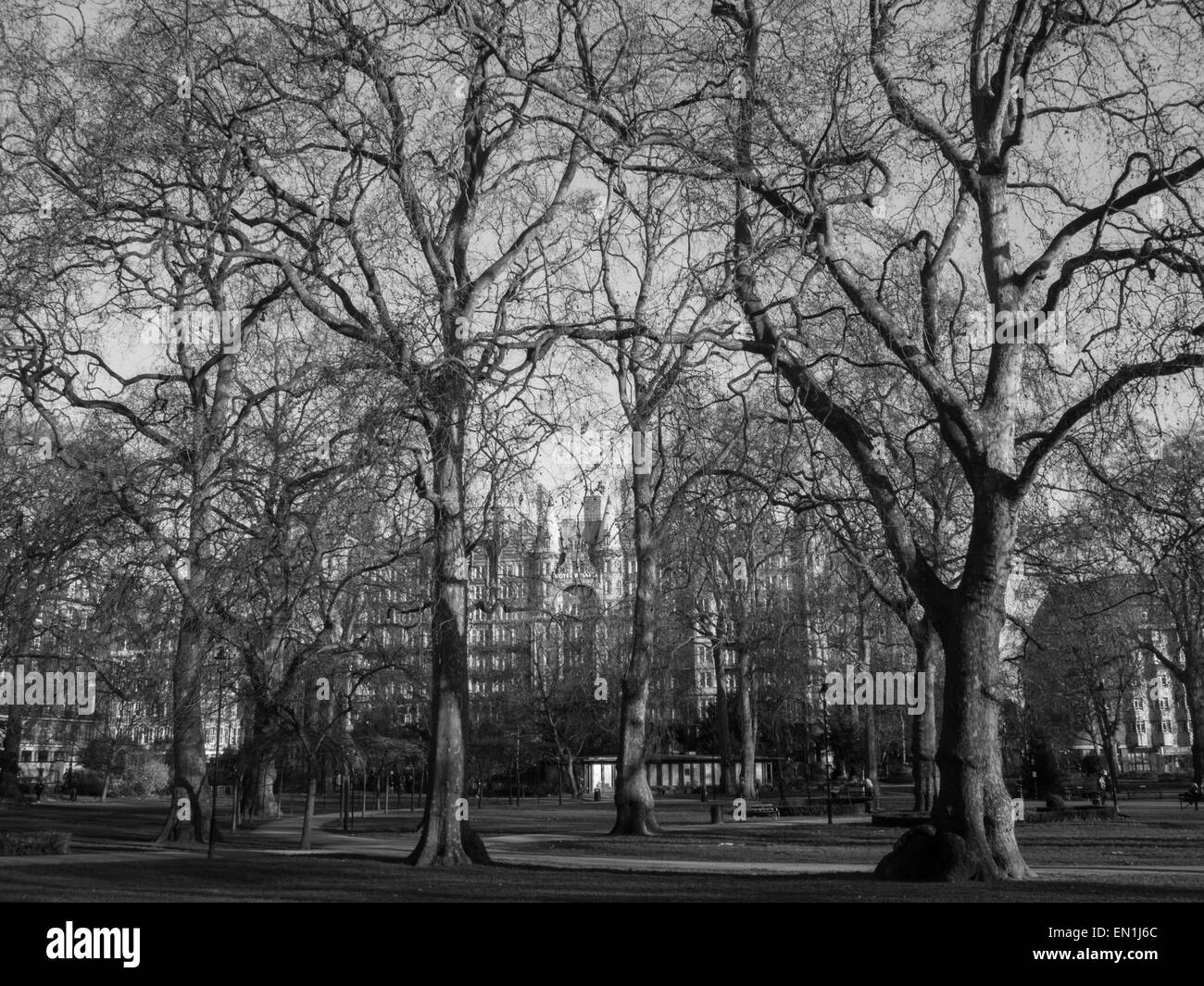 Russel Square park in bianco e nero Foto Stock