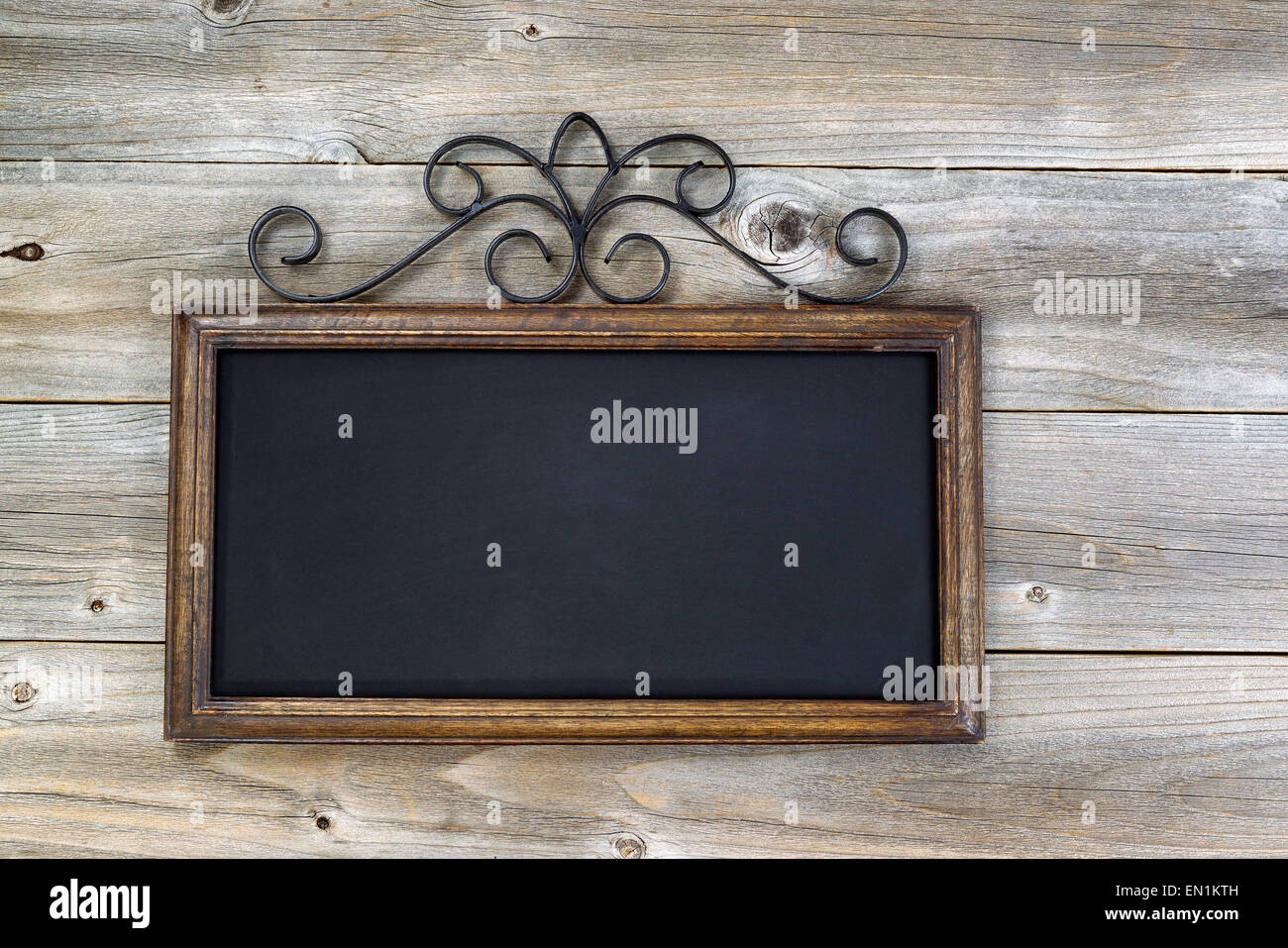 Old fashion chalkboard su legno rustico. Layout in formato orizzontale. Foto Stock