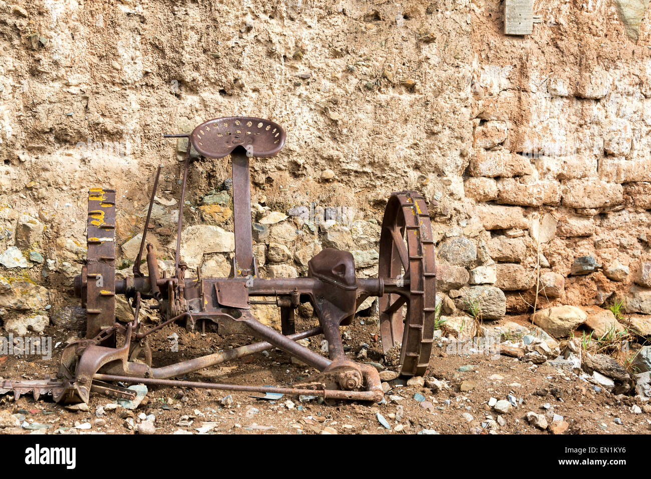 Antica fattoria di macchine su una storica hacienda di Tarma, Perù Foto Stock