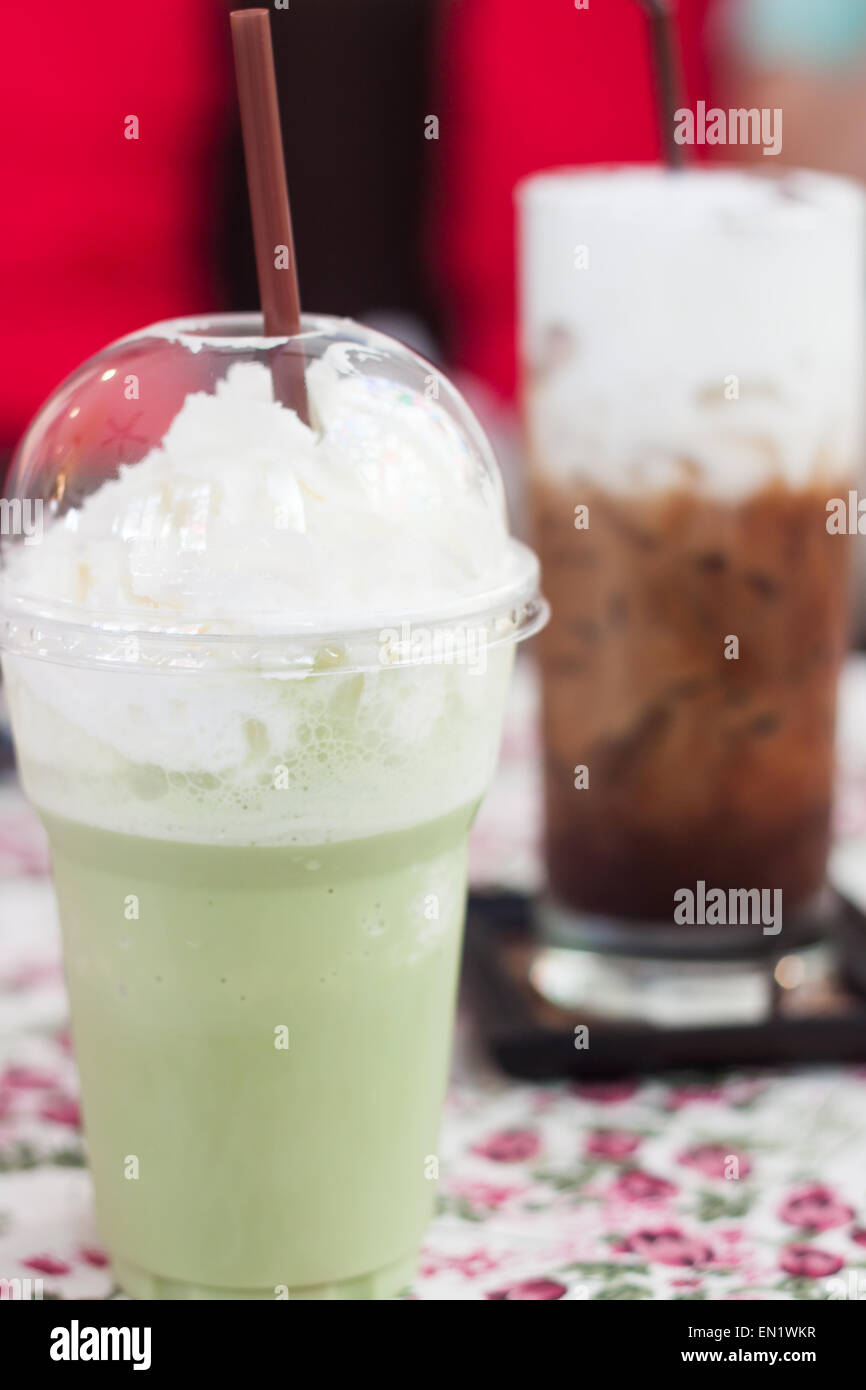 Il Macha tè verde con panna montata, stock photo Foto Stock