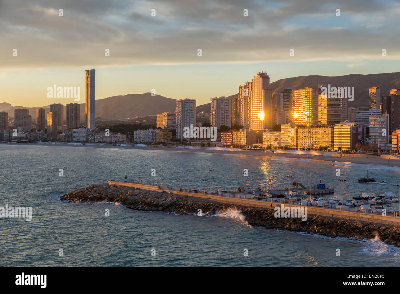 Benidor tramonto nella provincia di Alicante, Spagna Foto Stock