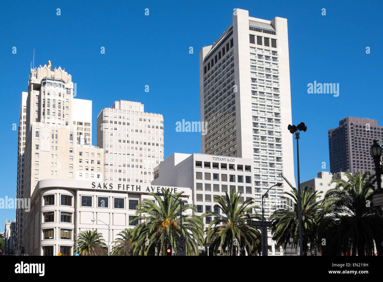 Vista di Saks & Tiffany & Co edifici di San Francisco in California Foto Stock