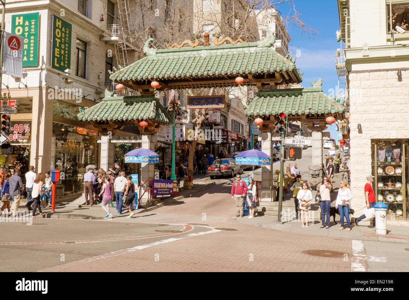 Dragon's Gate entrata a Chinatown di San Francisco Foto Stock