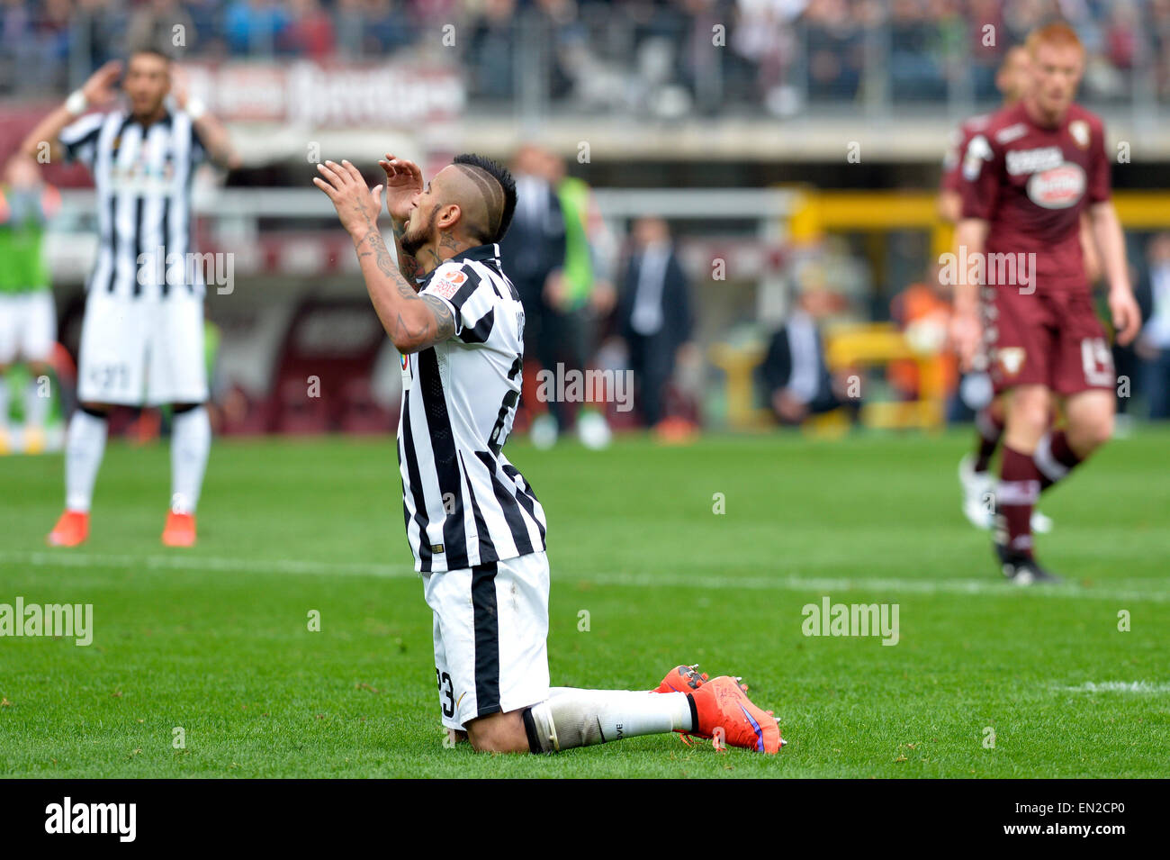 Torino, Italia. 26 apr, 2015. Di calcio della Serie A. La Juventus rispetto a Torino. Arturo Vidal reagisce dopo manca un obiettivo © Azione Sport Plus/Alamy Live News Foto Stock