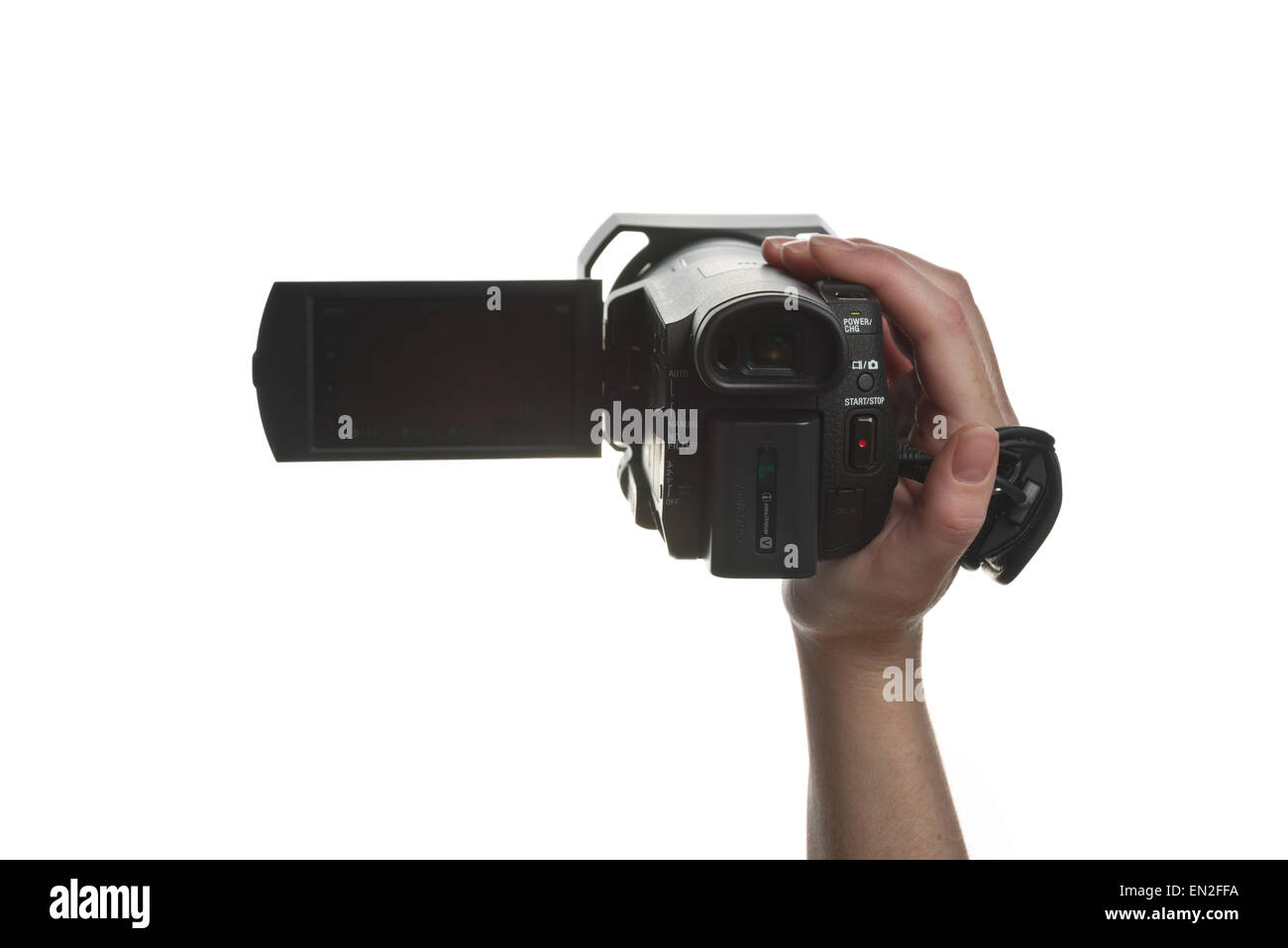 NOVI SAD SERBIA - Aprile 25, 2015: persona in possesso di Sony FDR AX100, 4k UHD videocamera Handycam cattura Ultra High Definition Foota Foto Stock